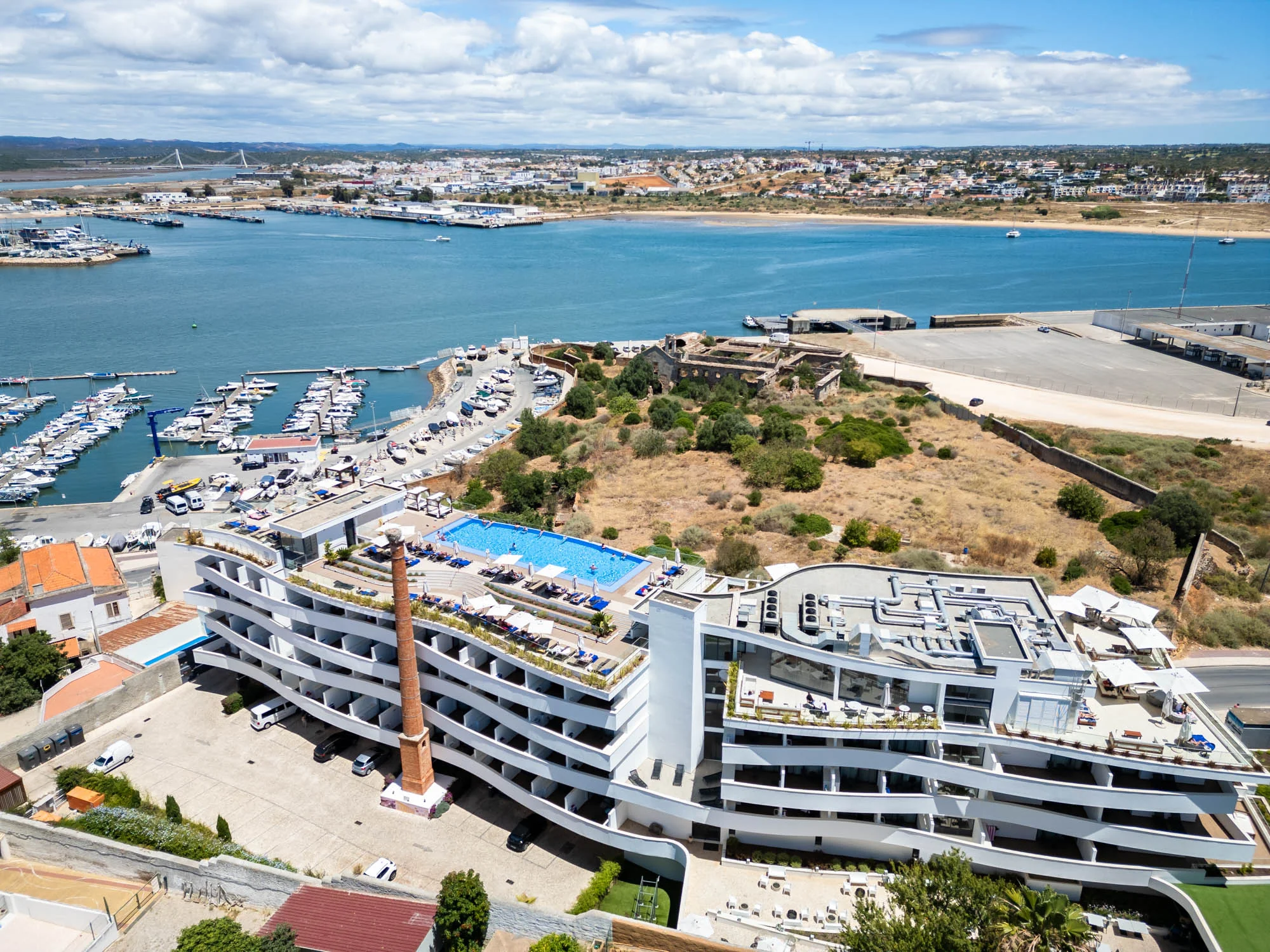 Jupiter Algarve Hotel, Portimão — fachada e caixilharias